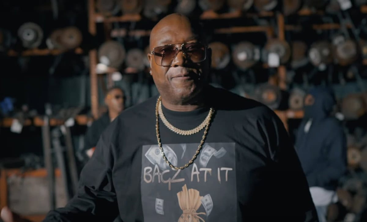 D-Shot tiputti uuden musavideon 'Hot Water' - mukana Turf Talk, Cyda ...